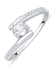 Access an Exciting Range of Engagement Rings Online with Voylla